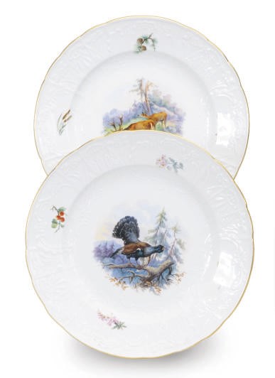 A SET OF TWENTY GERMAN PORCELAIN PLATES AND TWO RETICULATED BLUE GROUND CABINET PLATES,