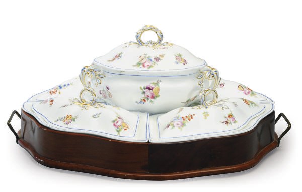 A SEVRES-STYLE PORCELAIN FIVE-PIECE SERVING SET IN A FITTED WOOD TRAY,