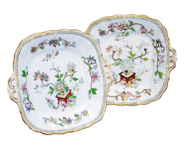 TWO TRANSFER PRINTED AND ENRICHED ENGLISH PORCELAIN CHINESE EXPORT-STYLE DISHES,