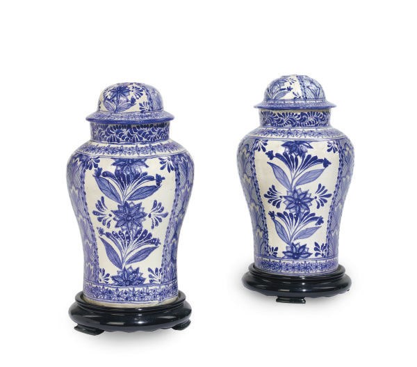 A PAIR OF MEXICAN FAIENCE BALUSTER JARS AND COVERS,