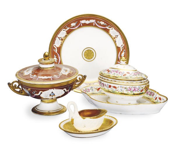A GROUP OF PARIS PORCELAIN TABLEWARES AND A SEVRES-SYLE SWAN-FORM CUP AND SAUCER,