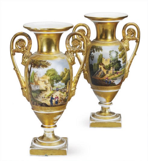 A PAIR OF PARIS PORCELAIN GOLD-GROUND AMPHORA VASES WITH SCROLL HANDLES,