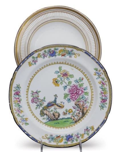 AN ASSMBLED ENGLISH STONE CHINA DINNER SERVICE AND EIGHT SOUP BOWLS,