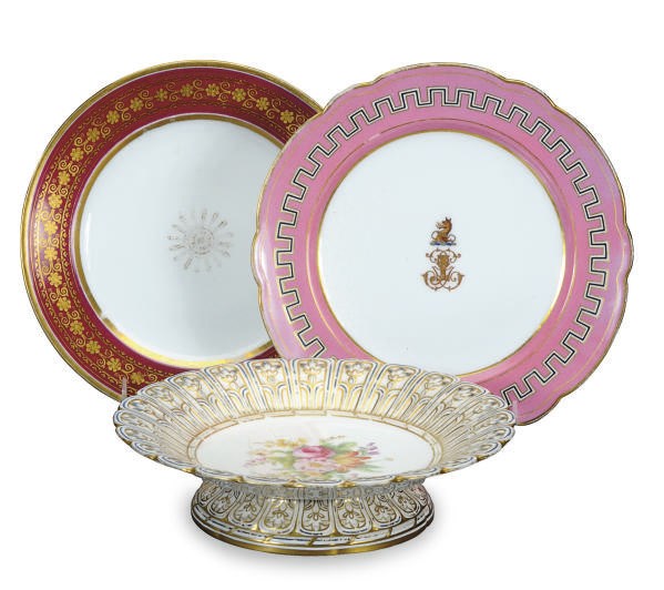 AN ENGLISH PORCELAIN PART DESSERT SERVICE, A SET OF TEN PARIS PORCELAIN CLARET-GROUND PLATES, AND A PAIR OF PINK GROUND PLATES CRESTED AND MONOGRAMMED,