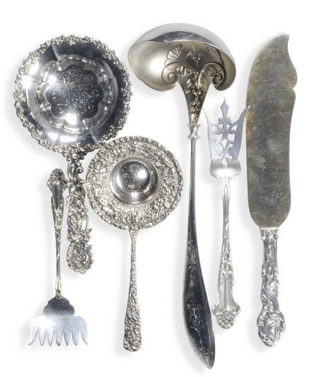 A GROUP OF AMERICAN SILVER SERVING PIECES,