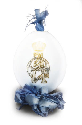 A RUSSIAN PORCELAIN GILT WHITE EASTER EGG,