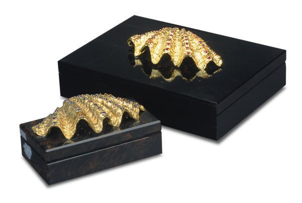A LARGE AND A SMALL HARDSTONE BOX APPLIED WITH GILT-METAL SHELLS INSET WITH SEMI-PRECIOUS STONES,