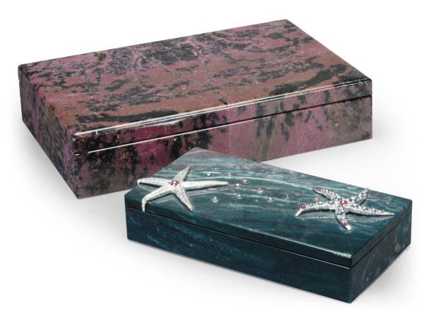 A LARGE PINK GRANITE BOX WITH HINGED COVER AND A MOTTLED GREEN HARDSTONE BOX WITH HINGED COVER AND APPLIED SILVERED-METAL STARFISH,