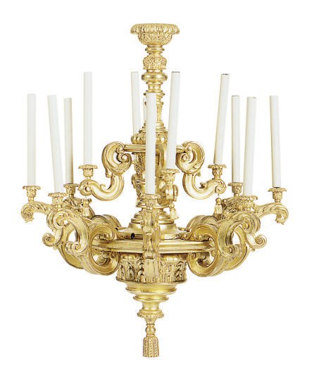 A GILTWOOD TWELVE-LIGHT CHANDELIER,
