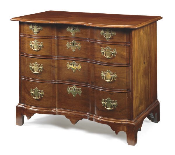 A CHIPPENDALE MAHOGANY BLOCK FRONT CHEST OF DRAWERS