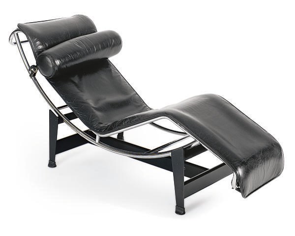 A STEEL, CHROMED-METAL AND BLACK LEATHER 'LC 4' CHAISE LONGUE,