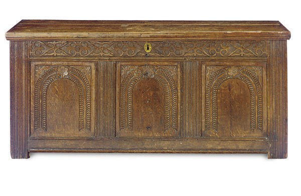 AN ENGLISH OAK COFFER