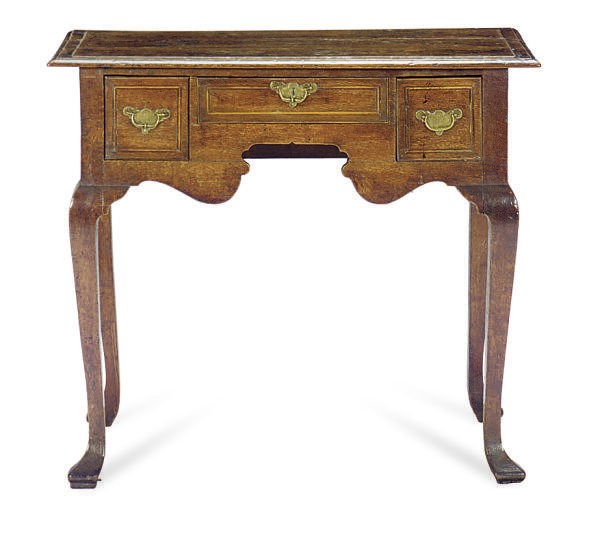 AN ENGLISH OAK DRESSING TABLE,