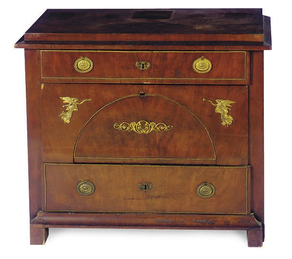 A GILT-BRONZE MOUNTED MAHOGANY COMMODE,