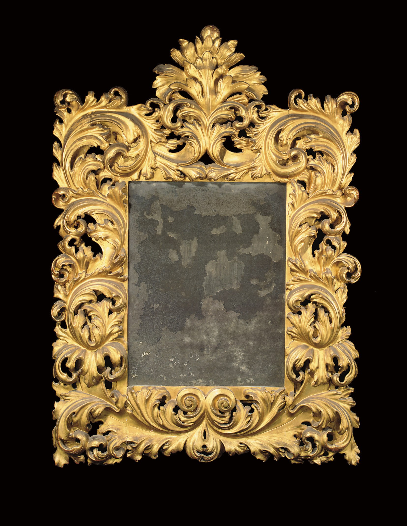 AN ITALIAN GILTWOOD MIRROR