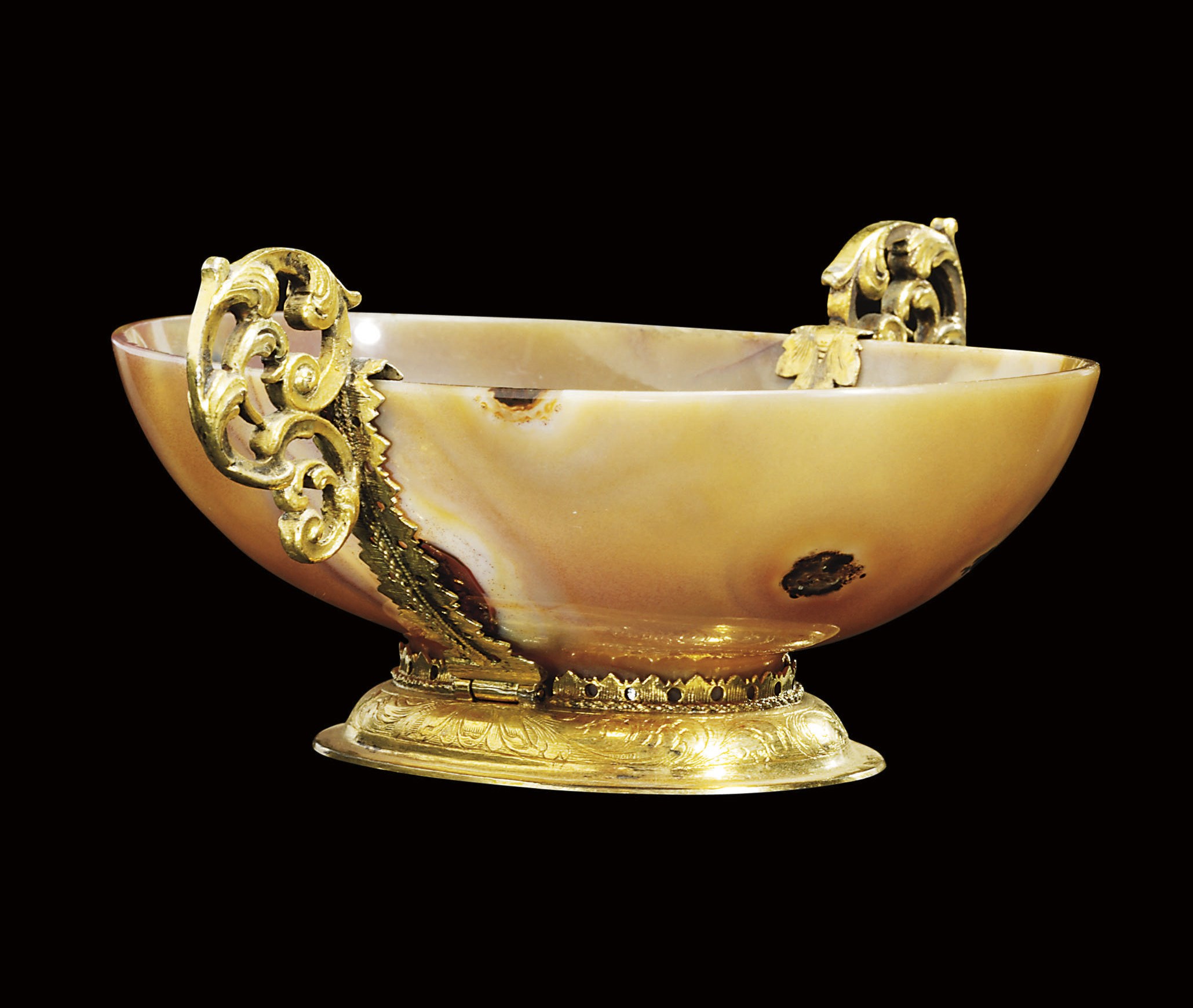 A SILVER-GILT-MOUNTED CARVED AGATE CUP