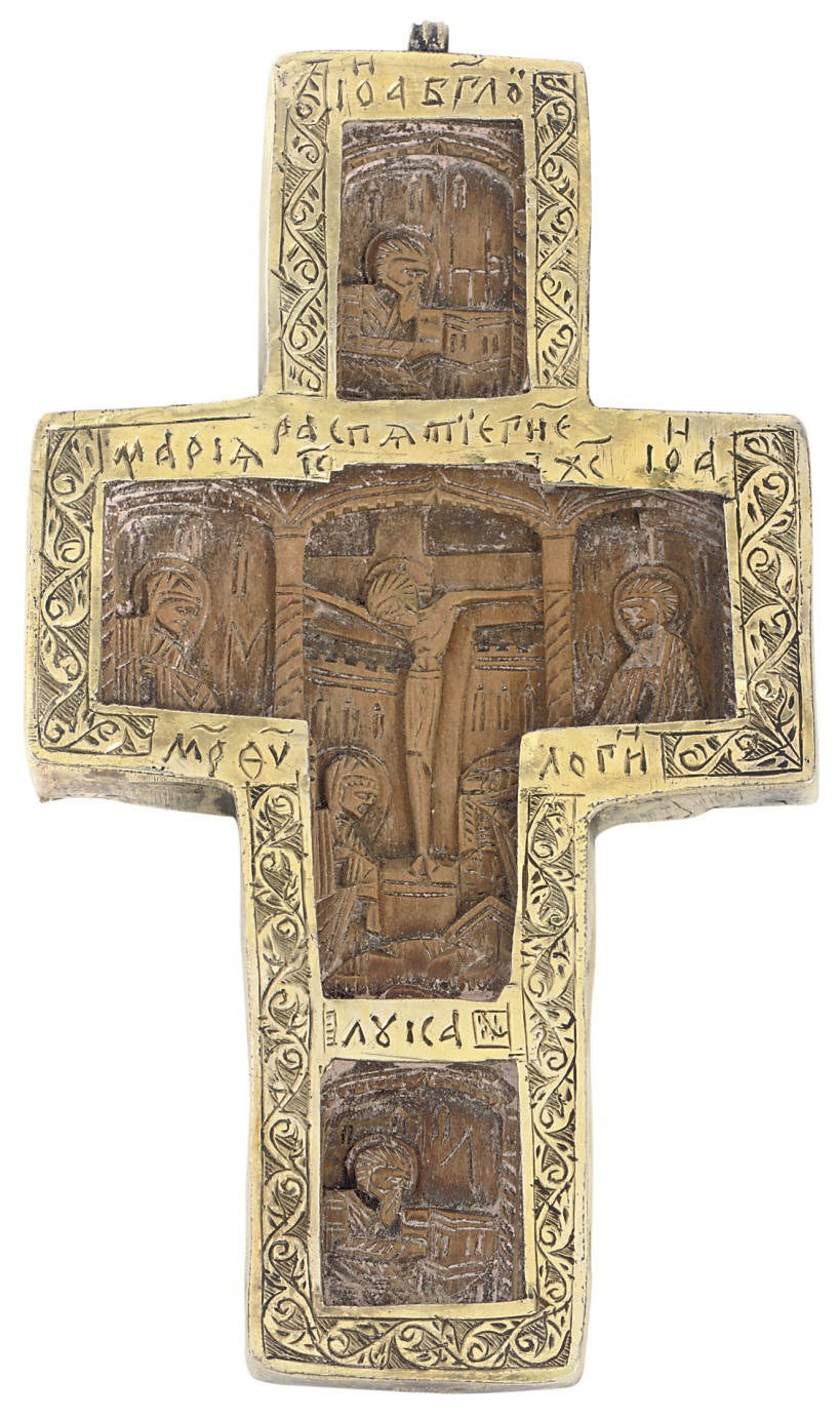 A CARVED WOODEN CRUCIFIX WITH IMAGES OF THE EVANGELISTS, INCLUDING A GILT RIM