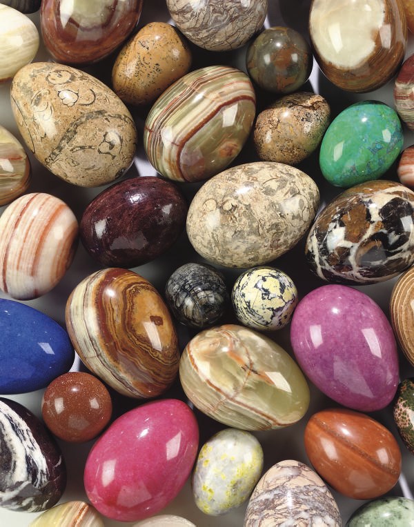 A COLLECTION OF FORTY THREE SPECIMEN MARBLE EGGS