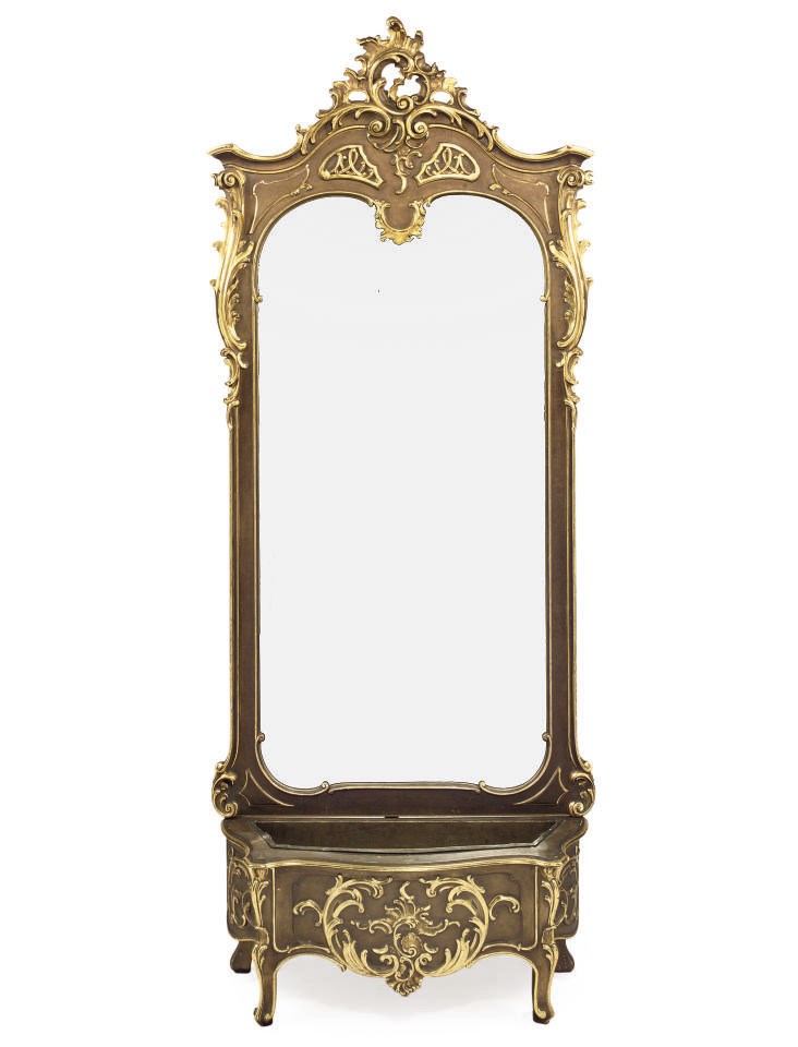 A GILTWOOD MIRROR AND JARDINIERE EN SUITE
