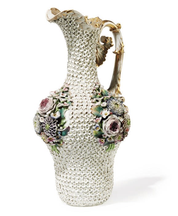 A CONTINENTAL PORCELAIN EWER