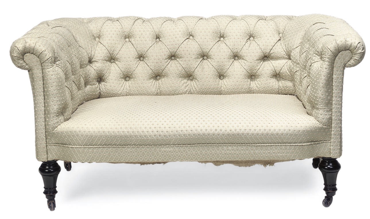 A VICTORIAN BUTTON-DOWN CHESTERFIELD SOFA