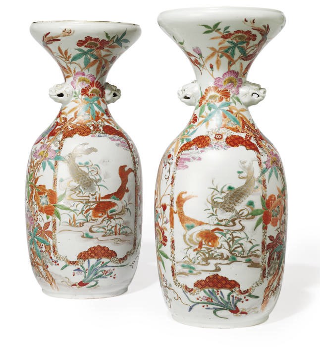 A PAIR OF JAPANESE PORCELAIN VASES, SIGNED YAMAYOSHI