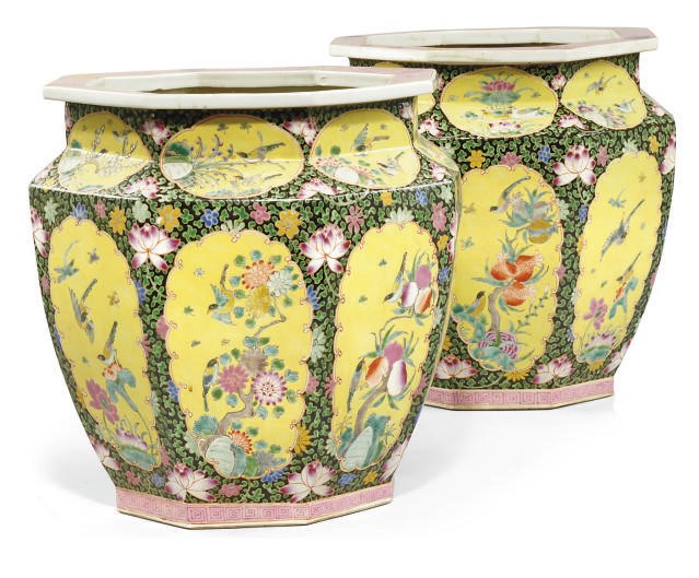 A PAIR OF LARGE CHINESE JARDINIERES