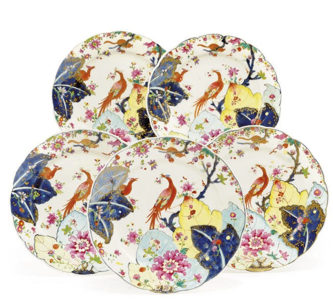 A SET OF FIVE CHINESE FAMILLE ROSE 'TOBACCO LEAF' PLATES