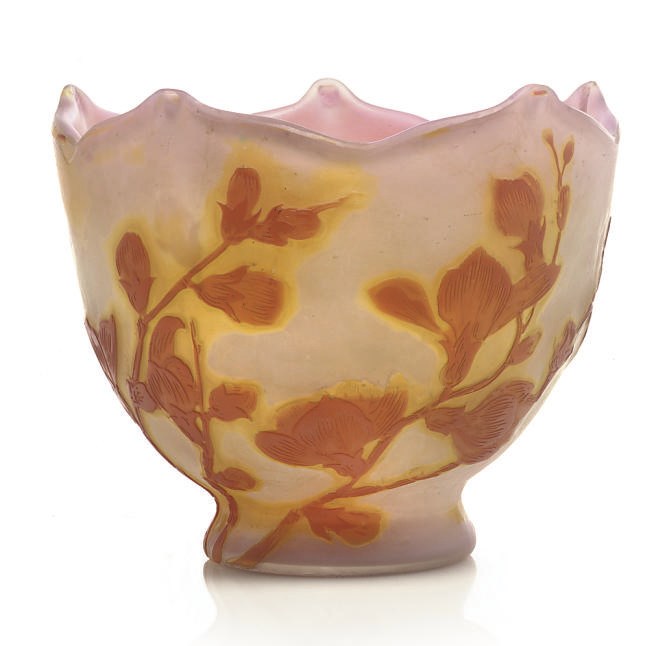 AN EMILE GALLÉ INTERNALLY AND EXTERNALLY DECORATED CAMEO GLASS VASE