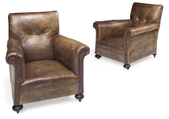 A PAIR OF LEATHER UPHOLSTERED CLUB ARMCHAIRS