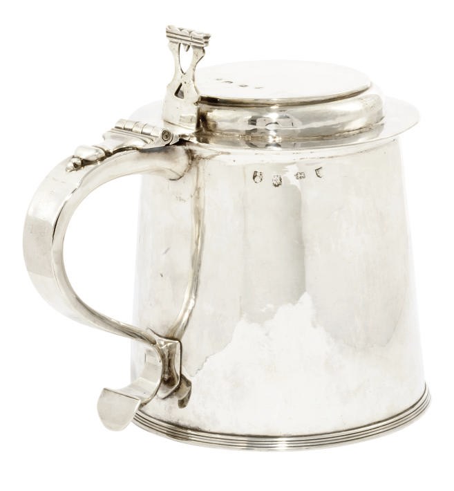 A CHARLES II SILVER TANKARD WITH LATER WILLIAM AND MARY COVER