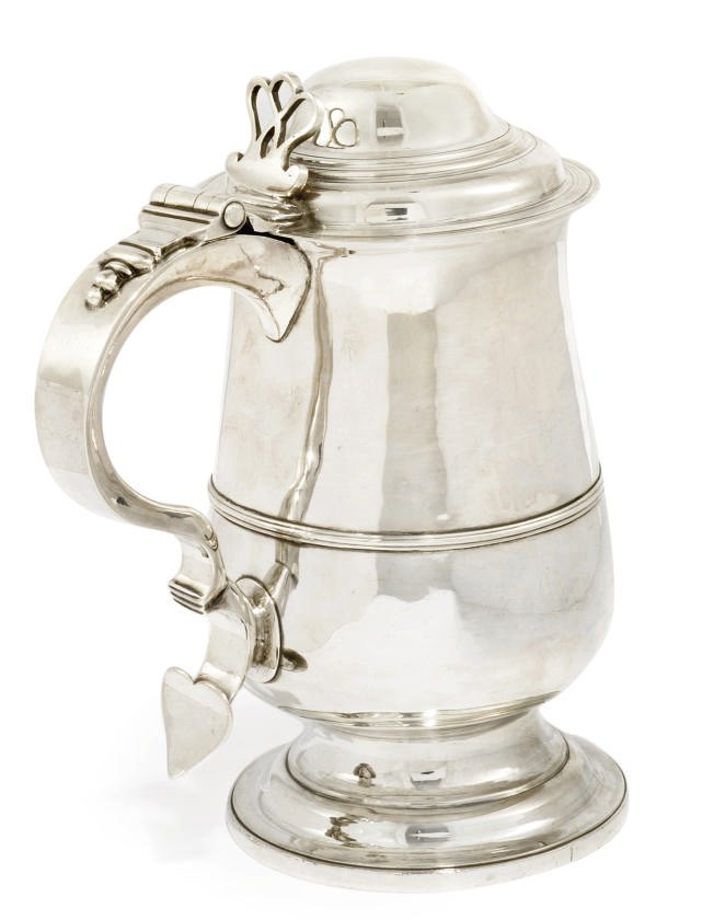 A GEORGE III PLAIN BALUSTER SILVER TANKARD