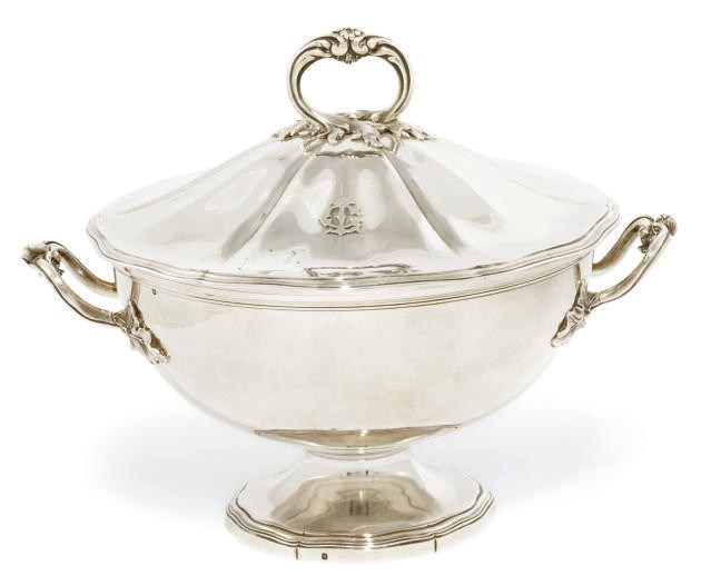 A SMALL FRENCH SILVER SOUP TUREEN AND COVER WITH DETACHABLE LINER