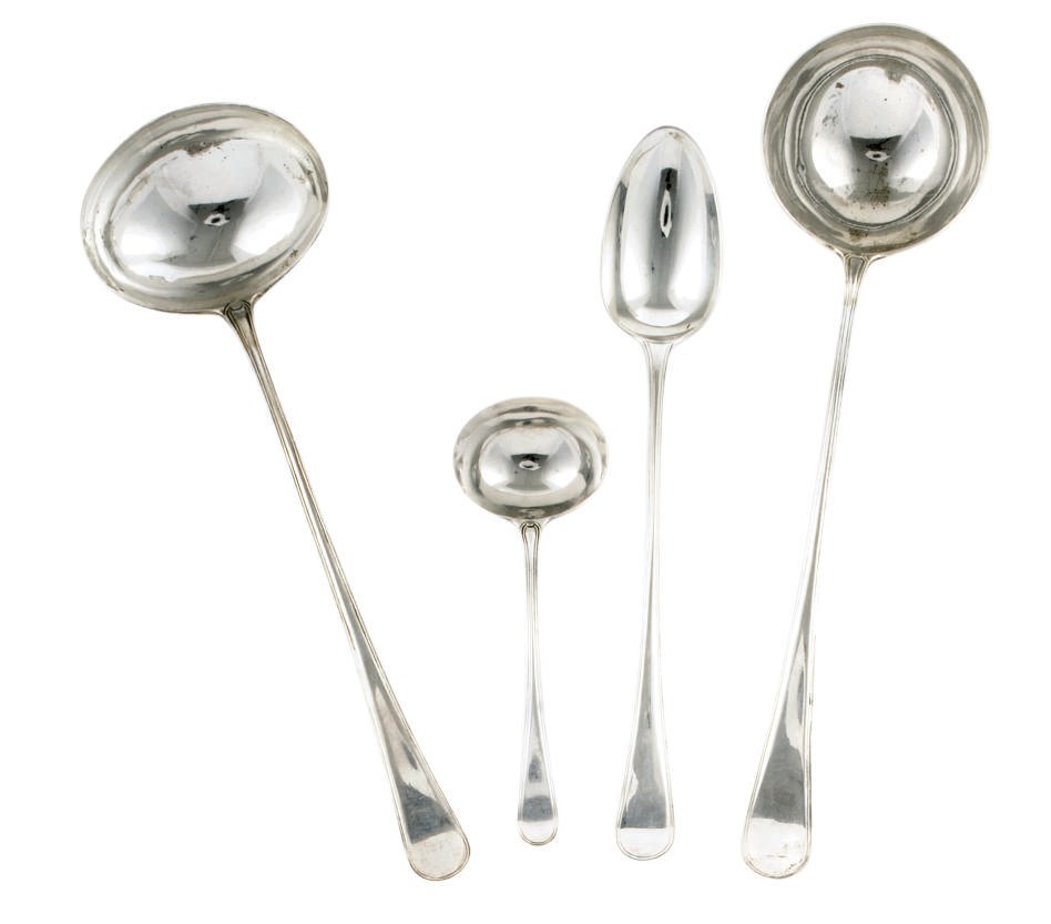 A GROUP OF GEORGE III/IV SILVER OLD ENGLISH THREAD PATTERN FLATWARE