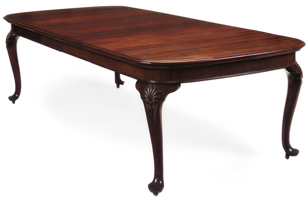 A MAHOGANY EXTENDING DINING TABLE