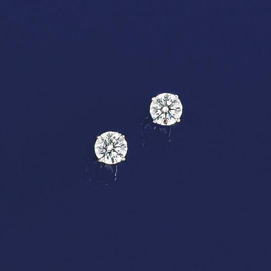 A pair of diamond single stone earstuds