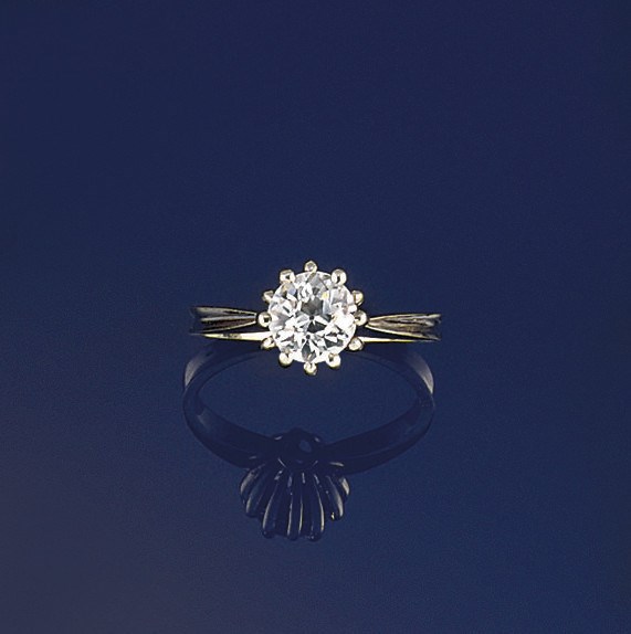 A diamond single stone ring