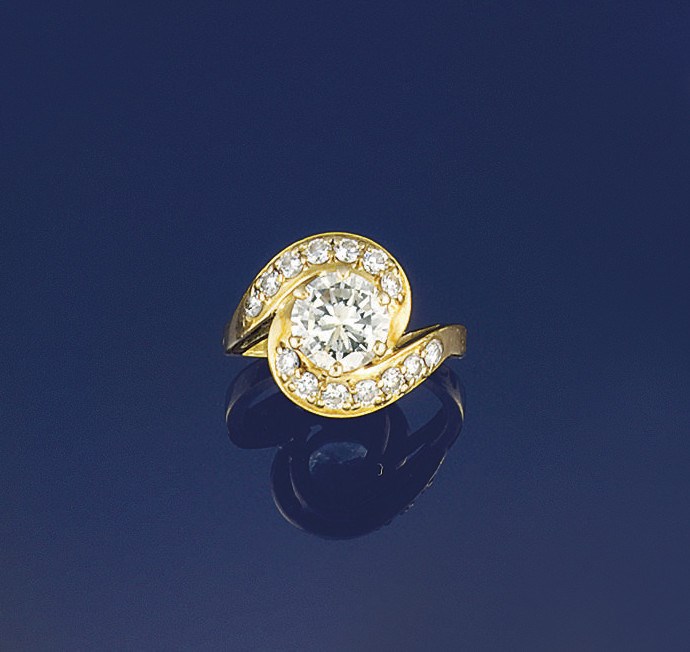 A diamond single stone ring