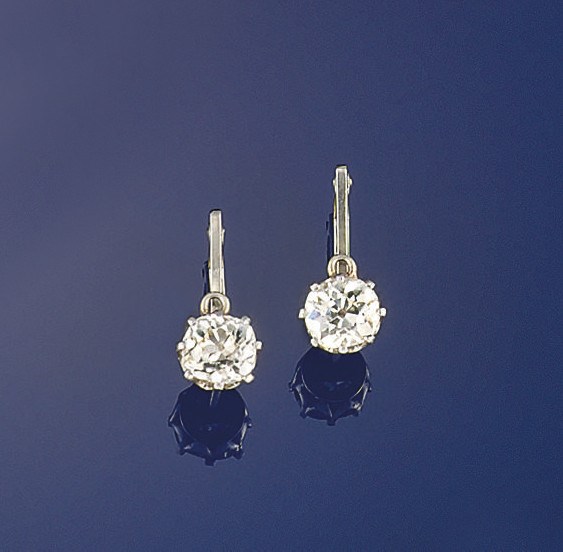 A pair of diamond single stone earstuds