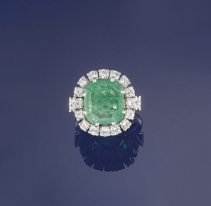 An emerald and diamond cluster ring