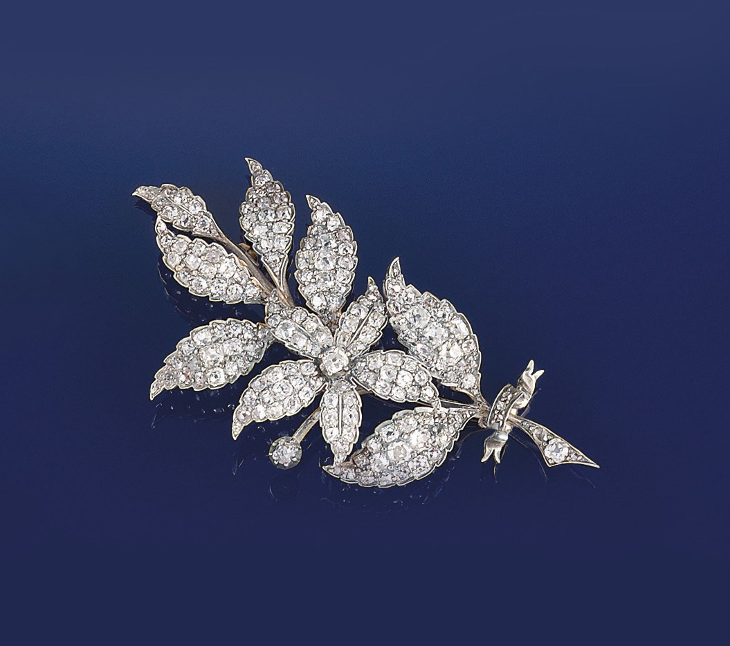 A late Victorian diamond cluster brooch