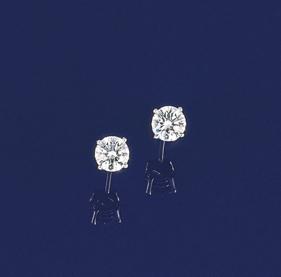 A pair of diamond single stone earstuds