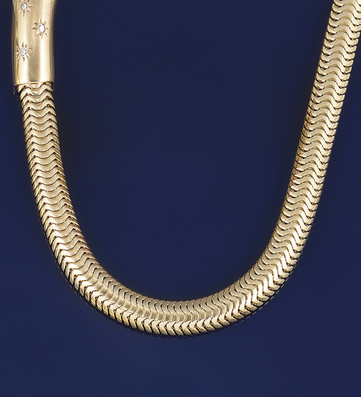 A diamond set necklace