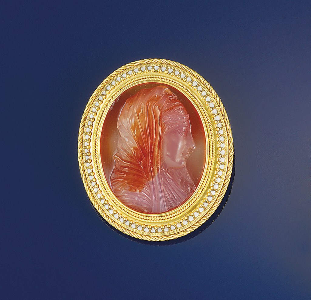 A 19th century gold and agate cameo brooch