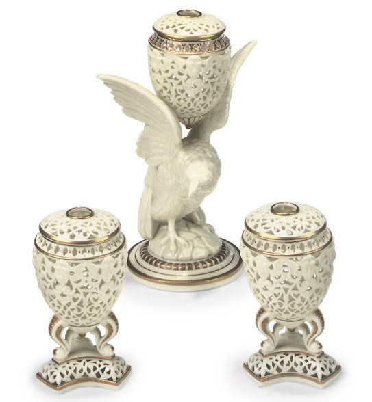 A GARNITURE OF THREE GRAINGER & CO., WORCESTER PIERCED VASES AND COVERS