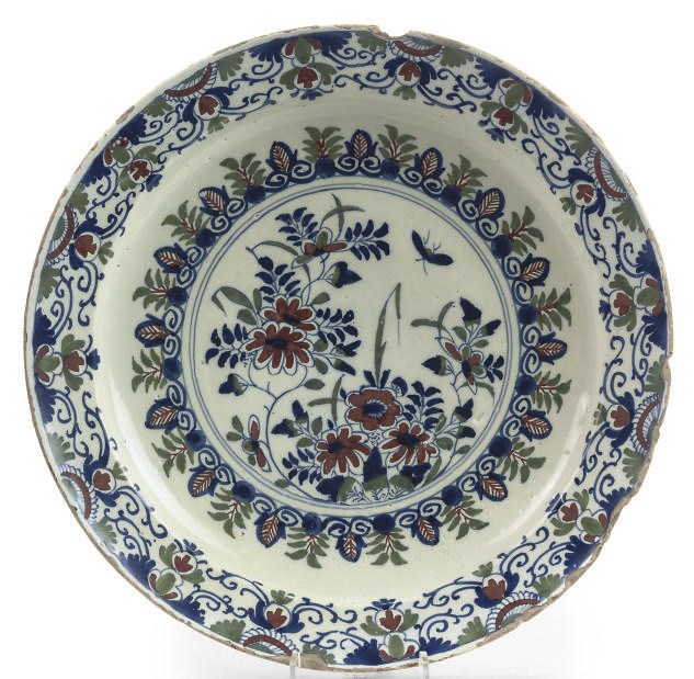 A BRISTOL DELFT BLUE, RED AND GREEN DISH