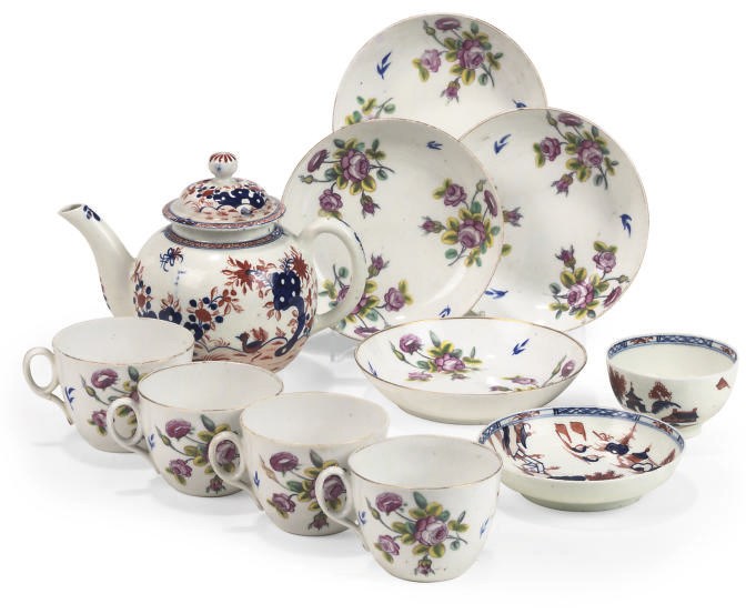 A LOWESTOFT IMARI GLOBULAR TEAPOT AND COVER, A TEABOWL AND SAUCER SIMILAR AND FOUR NEW HALL TEACUPS AND SAUCERS