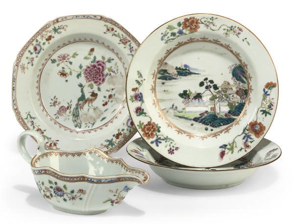 A SMALL GROUP OF CHINESE EXPORT PORCELAIN