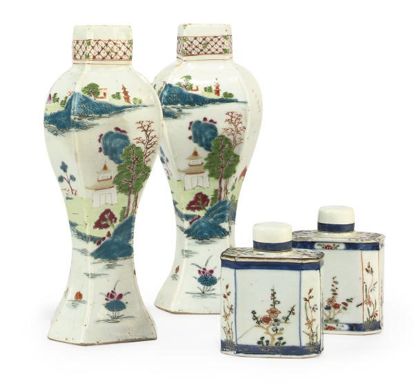A PAIR OF CHINESE EXPORT BALUSTER VASES