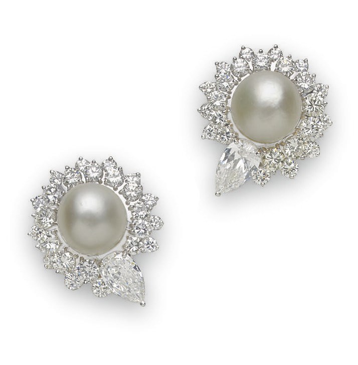 A PAIR OF DIAMOND AND PEARL EAR CLIPS